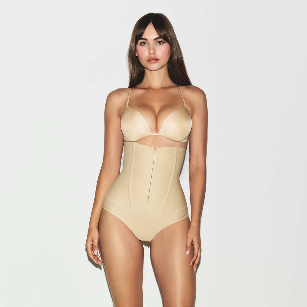 BNWT Skims Body Core Sculpt Waist Cincher Butt Lifting Brief Sand 2X